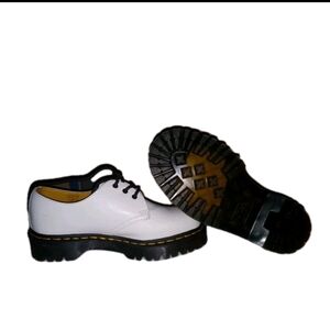 Dr. Martens Smooth Leather White Oxford Shoes 26654 Wmns Size 8 men 7